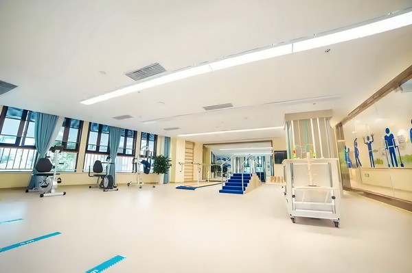 深圳户口难入吗_电影《神奇4侠：初露锋芒》票房破1000万 电影神奇4疗保面在医障方
